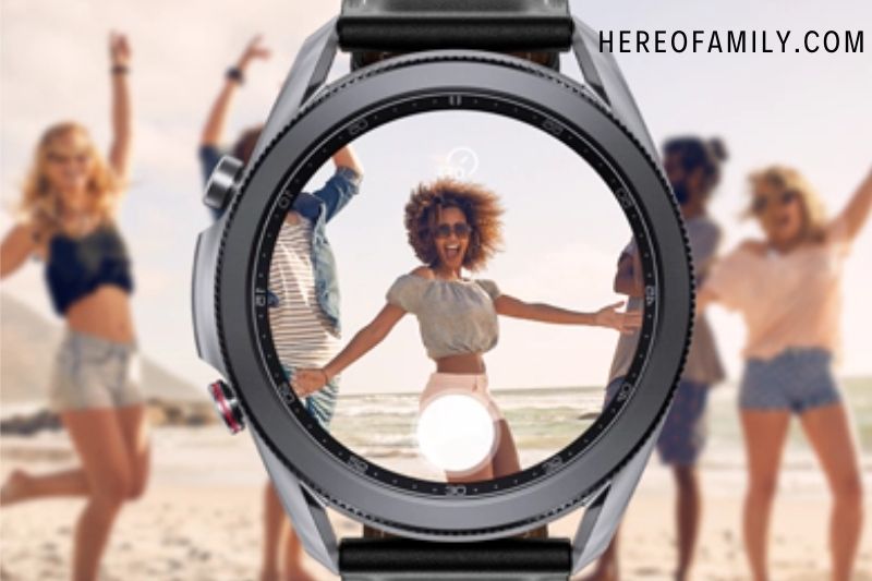 Does Samsung Galaxy Watch 4 have a camera