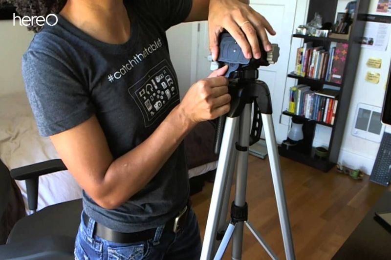 How to Attach Camera to Tripod (1)