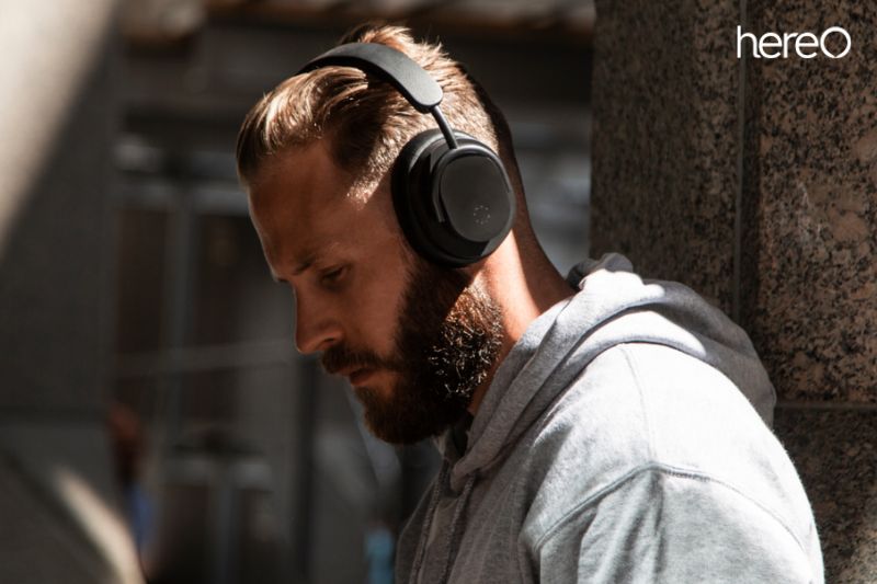 How to Avoid Hair Loss From Wearing Headphones